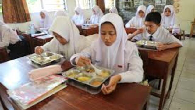 Program Sarapan dan Makan Siang Sehat untuk Sekolah